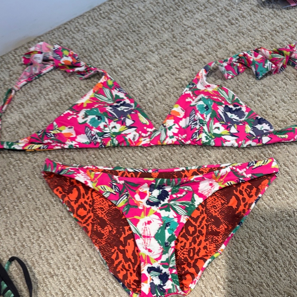 Floral Ruffle Bikini Set - Picture 3 of 3